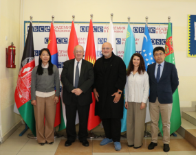 Профессор Школы менеджмента Абу-Даби посетил Академию ОБСЕ